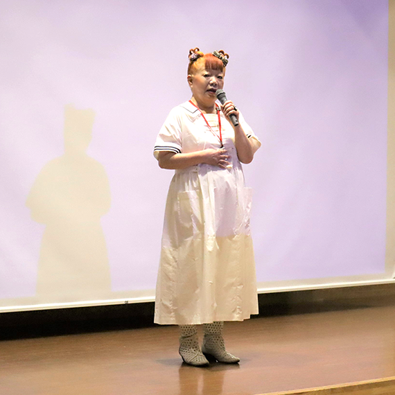 女子美術大学同窓会長　山口裕子